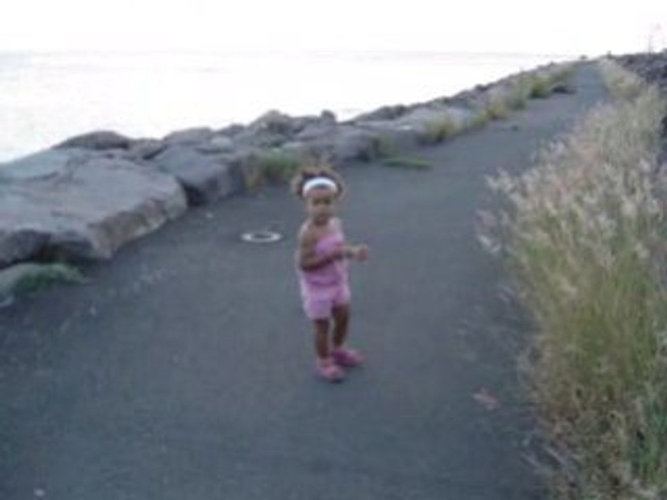 Nina au bord de mer le 23 08 2008
