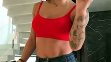 Bia Miranda posta vídeo usando vermelho e provoca bolsonaristas; veja