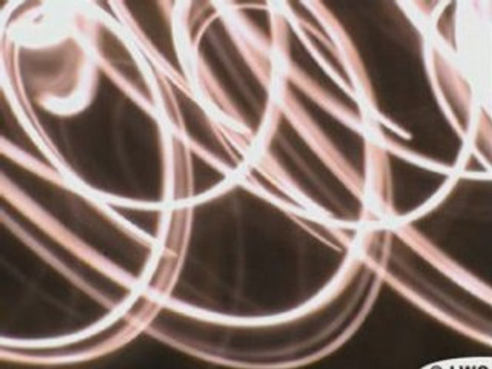 Graff vidéo ("cross-tagging") sur des lustres (LWO 2007)