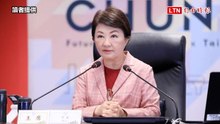 盧秀燕8年最終秀！穿紅衣進議會 自揭「去年網路最強迷因」