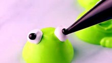 Cute Frog Garden Cake - Chocolate Cake Decorating