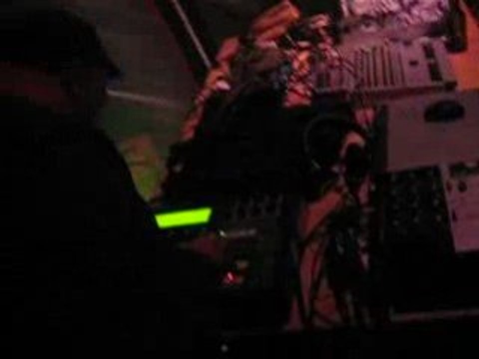 reno joue avec sa yamaha