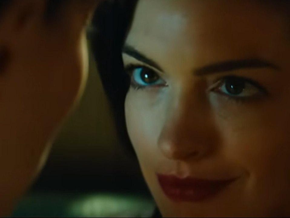 Trailer zu "Verity": Anne Hathaway sucht Dakota Johnson heim