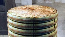 Trong kỹ thuật ép dầu bằng gỗ của miền nam An Huy, dầu có thể được chiết xuất từ ​​hạt cải dầu chỉ bằng một vài mảnh gỗ.