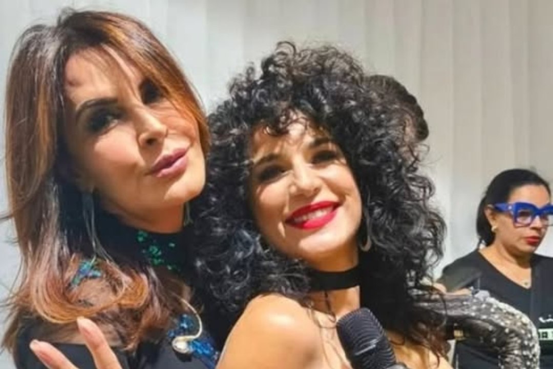 Karina se roba las miradas al bailar al ritmo de los Bee Gees junto a Kiara