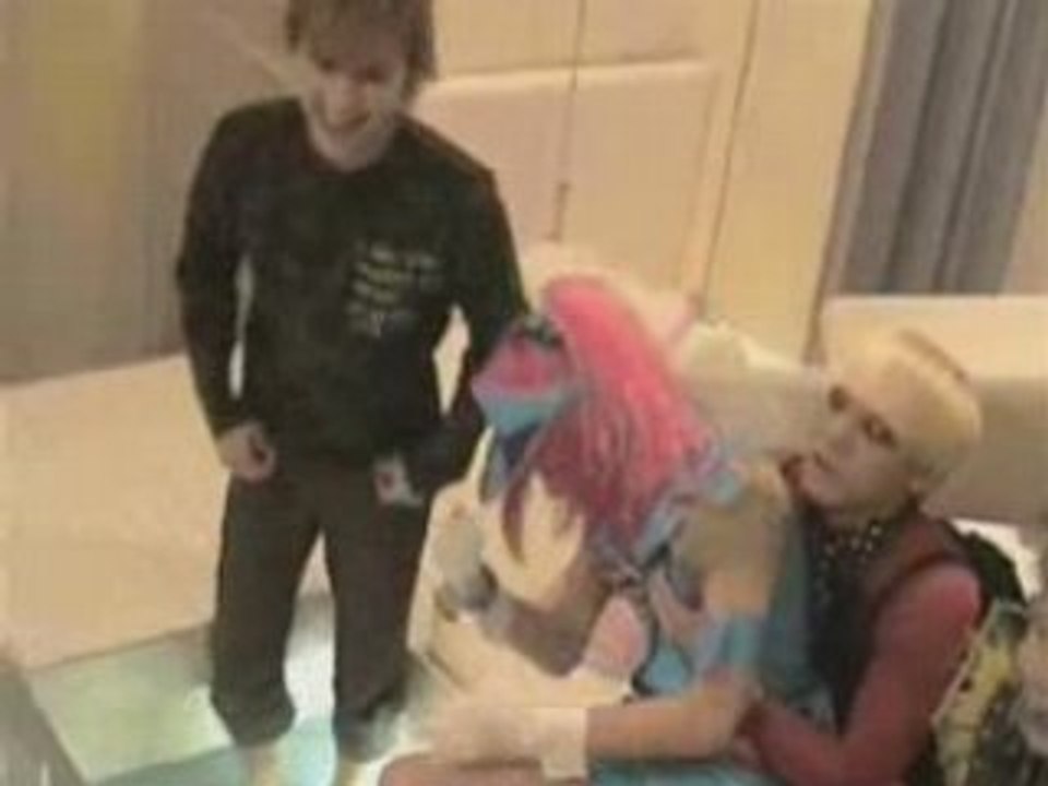 J-Rock video Just Kidding mit gackt Hyde Dir en Grey Gazette