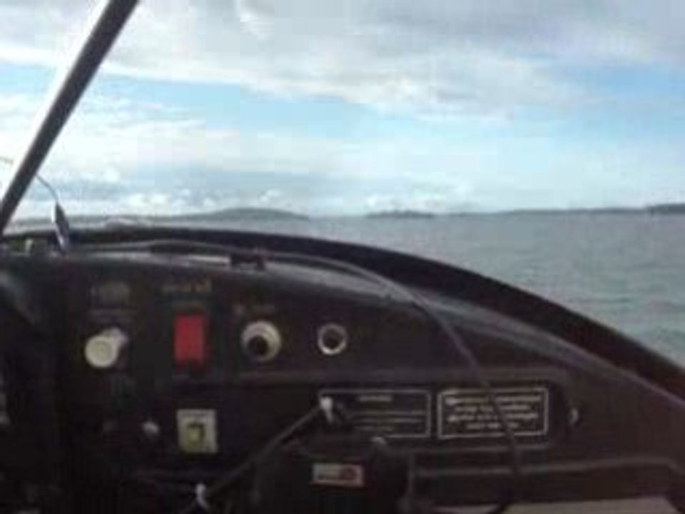 Décollage en Hydravion vu du cockpit - cessna 172 amphibie