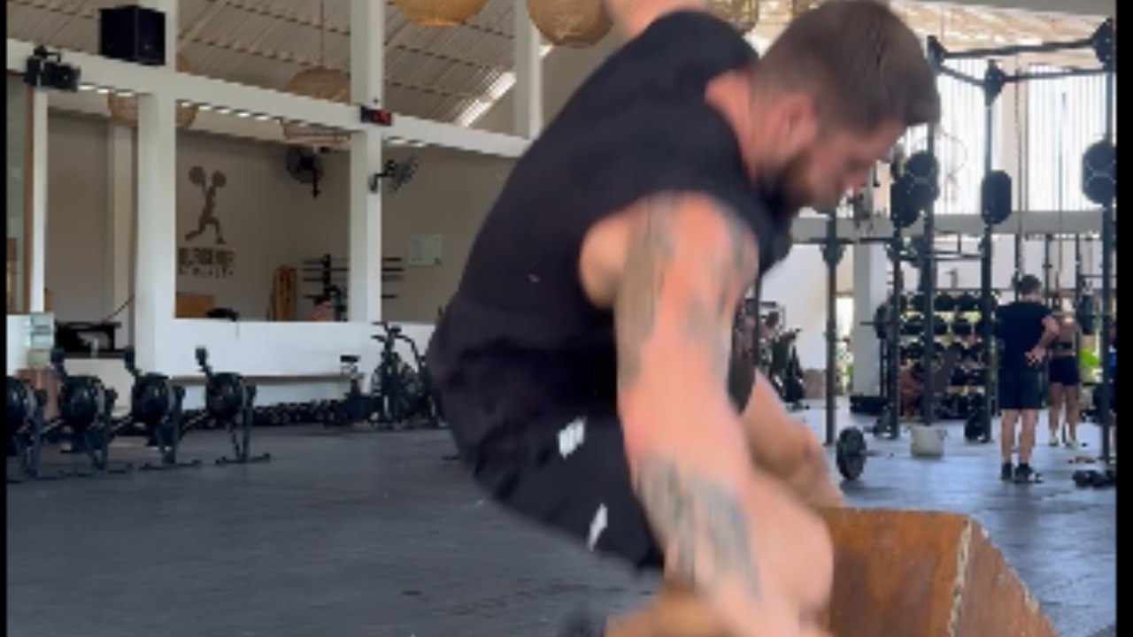 Man Falls Off Fragile Box After Top Collapses Under His Weight - video ...
