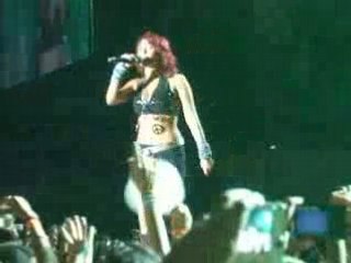 Dulce cantando Aun hay algo RBD Madrid