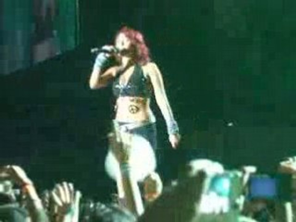 Dulce cantando Aun hay algo RBD Madrid