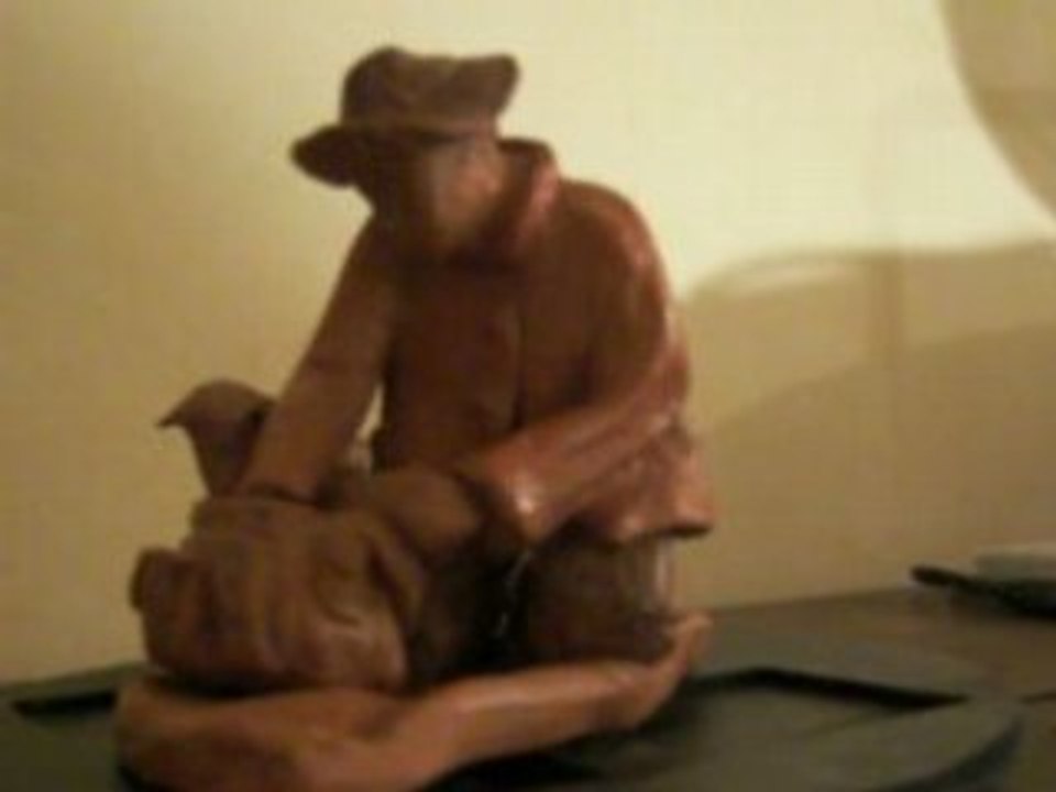 Sculpture en argile cuite patinée