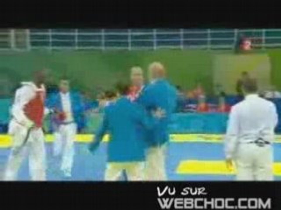 JO Pekin Il attaque l'arbitre ^^