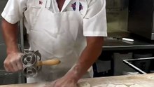 Bạn không cần phải véo từng chiếc bánh rán một sao_ Xem cách các bậc thầy nước ngoài làm điều đó