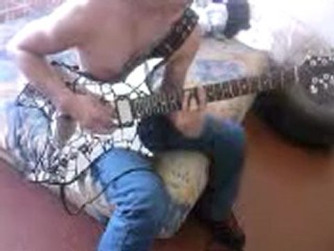 Guitare ironkiss-noir desir-un jours en france