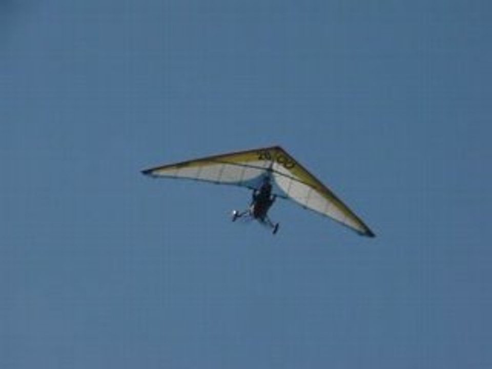 Vidéo de mon cousin Lionel qui fait de l'ULM