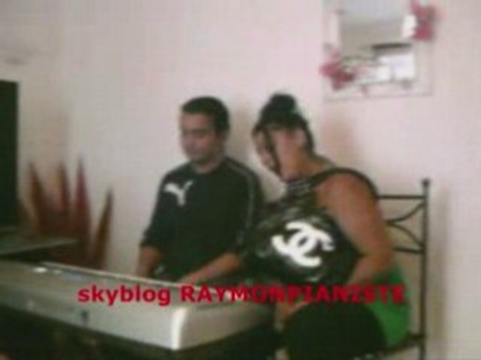2EME VIDEO  MARINA ET MOI AU PIANO