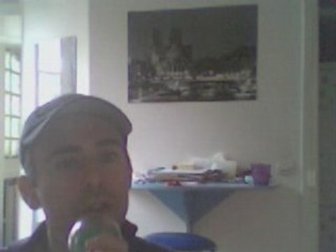 Wiwi égratigne Bouge de là