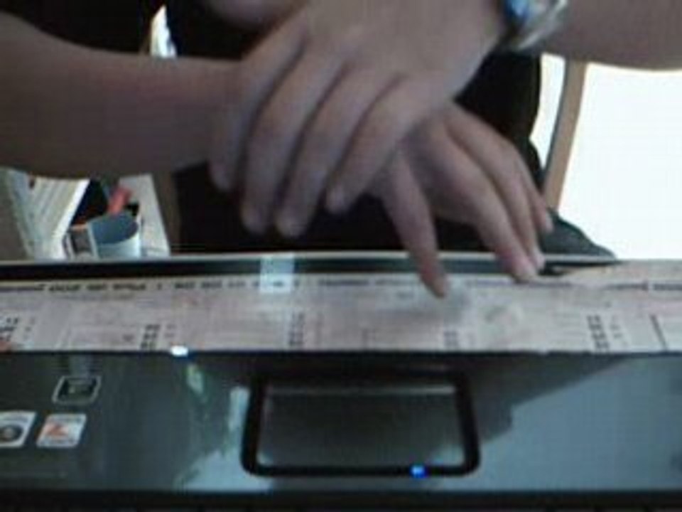 La piece a travers la main