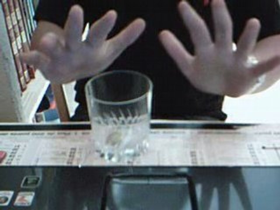 La piece a travers le verre