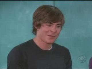 Apparition de Zac Efron dans "HSM Get in the Picture"