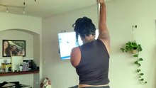 Une séance de pole dance tourne à la catastrophe