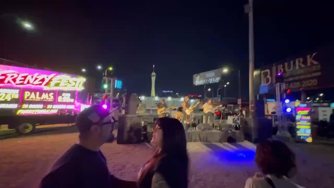 Live at Las Vegas Arts district. - video Dailymotion