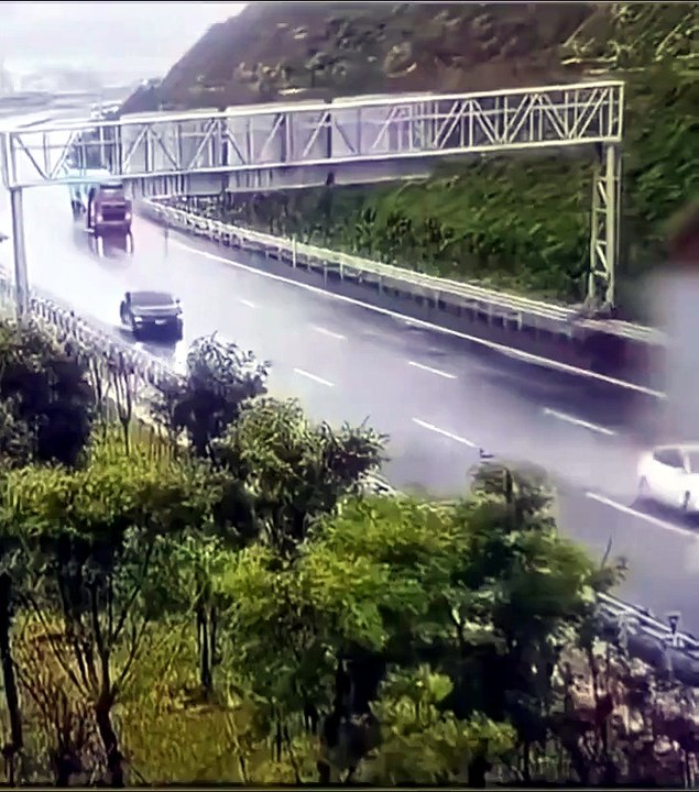 Nach so einem Erdrutsch würde ich monatelang nicht mehr Auto fahren