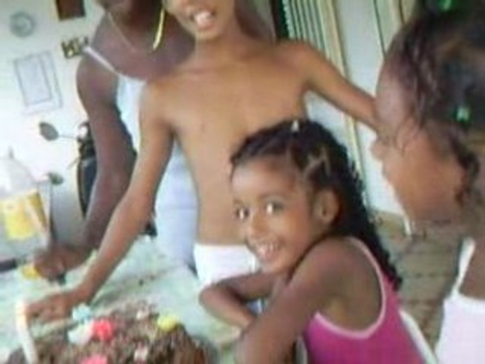 Maëlys souffle enfant ses bougies