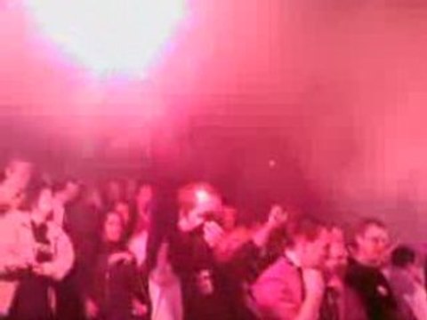 Le virage nord Bad Gones en feu (fumigènes) OL Lens 2007