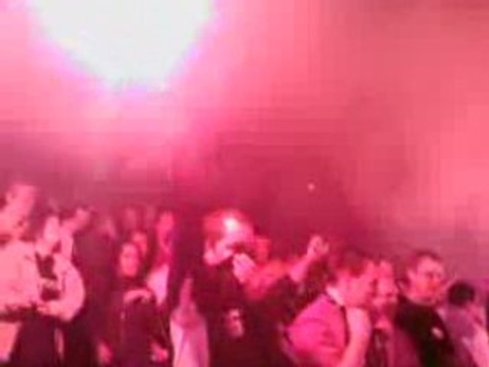 Le virage nord Bad Gones en feu (fumigènes) OL Lens 2007