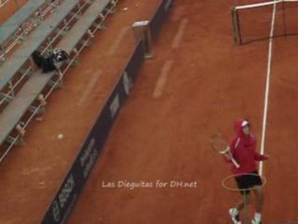 2007 Diego Hartfield greets las Dieguitas