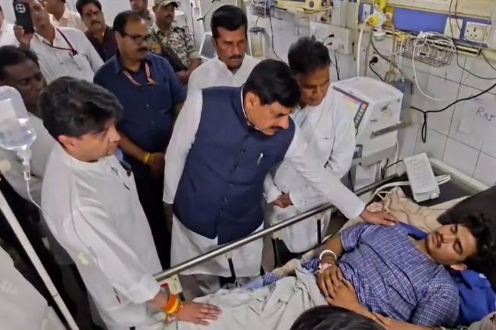 मरीजों से मिलने पहुंचे सीएम मोहन यादव