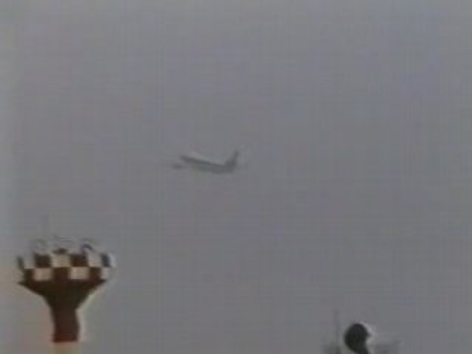 un avion foudroyé au decollage