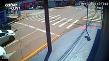 Vídeo: mulher atinge porta de carro e é arrastada por outro veículo em Cascavel