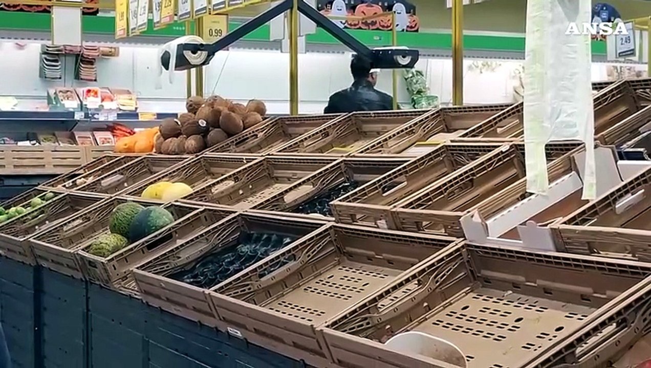 Bari, scaffali vuoti nei supermercati per lo sciopero dei trasportatori ...