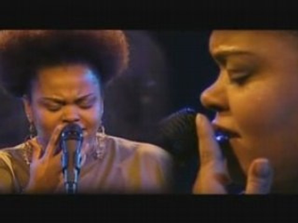 Jill Scott - He Loves Me (Live in Paris)