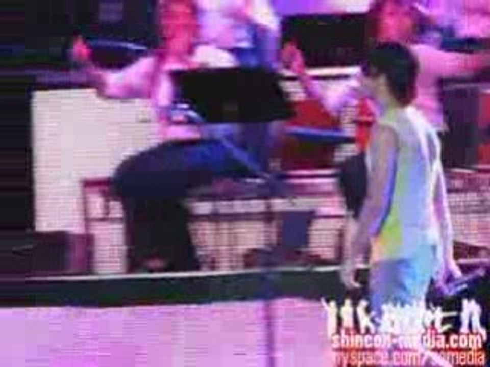 Demi lovato & JB-  this is me (live)