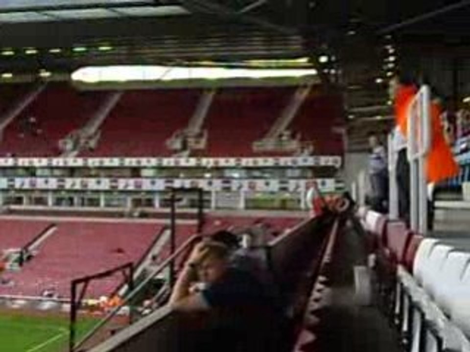 Représente le LOSC à Upton Park