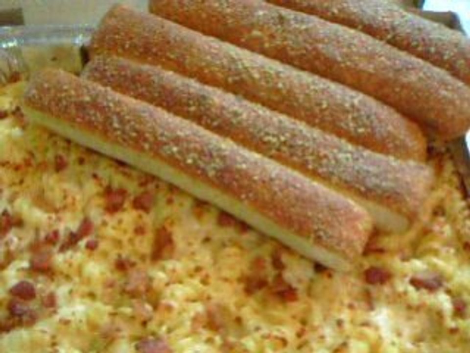 Pizza Hut Premium Bacon Mac n' Cheese review. Pizzawars.net