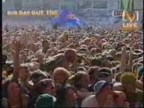 System Of A Down - Chop Suey (Live Big Day Out 2002)