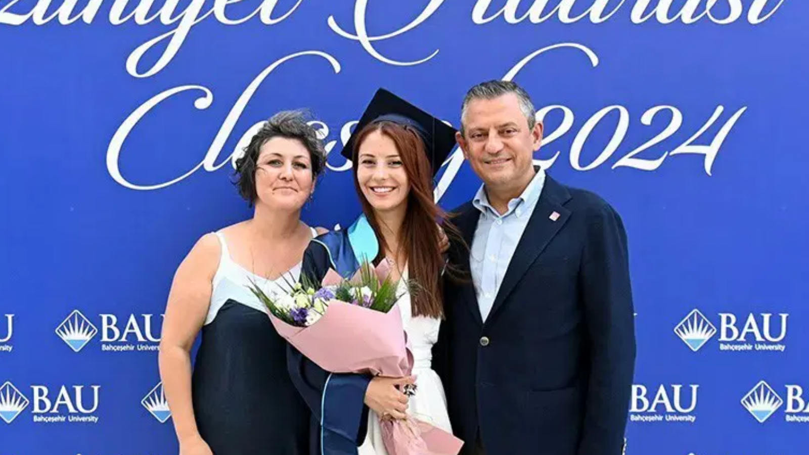 Özgür Özel, kızıyla arasında geçen diyaloğu anlattı: Bir damla yaşlı emoji koymuş...