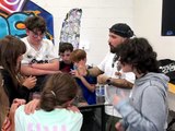 Veauche : le DJ st&eacute;phanois Kassano initie des enfants au mix