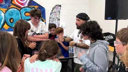 Veauche : le DJ st&eacute;phanois Kassano initie des enfants au mix