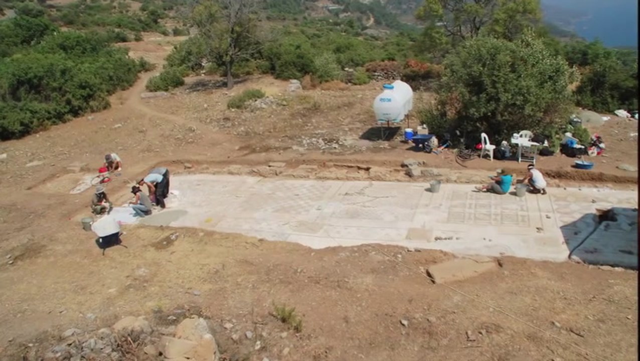 Enormous Roman Mosaic In Turkey - video Dailymotion