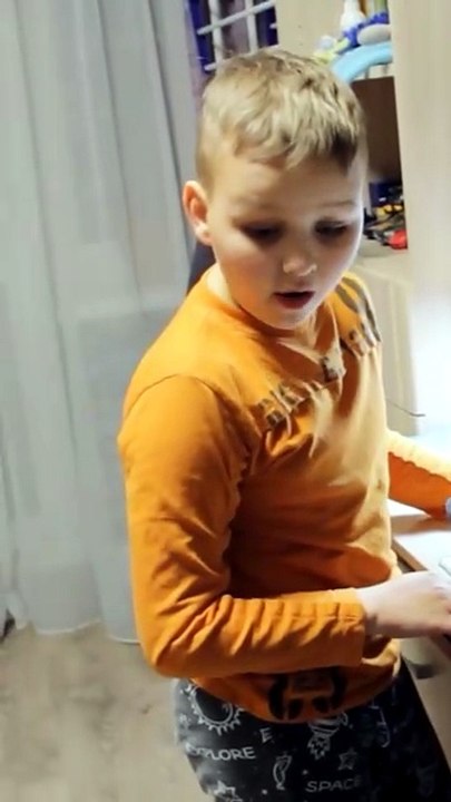 Boy Spotted Smurf Cat (Увидел Шайлушая!!!) - video Dailymotion