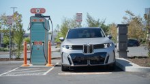 BMW Group, IONNA und Alpitronic machen die bis zu 460 kW Ladeleistung des neuen BMW iX5 60 xDrive erlebbar