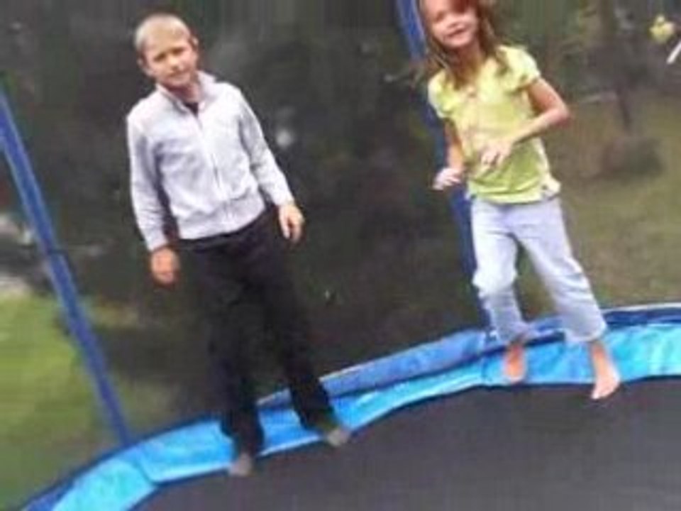 Délire sur le trampo