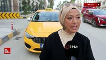 Hatay'da kadın taksici günde 15 saat direksiyon sallıyor
