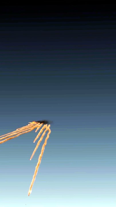 Fighter Jet Destroys Aircraft Carrier in Explosion - video Dailymotion