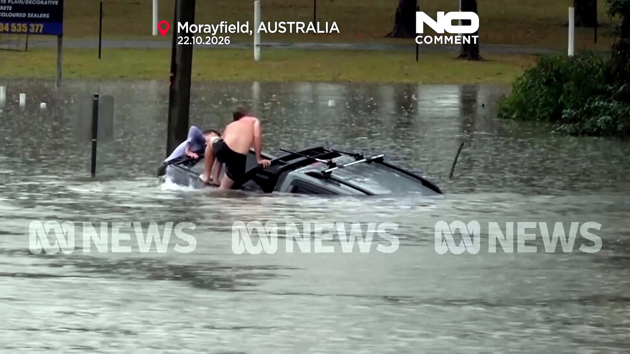 Australien: Passanten springen in Flutwasser und retten eingeschlossenen Fahrer